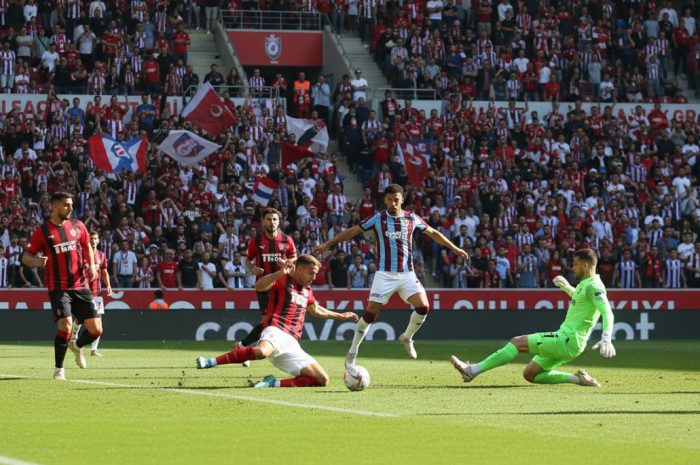 Bordo Mavililerin Zorlu Randevusu: 22 Şubat Değerlendirmesi